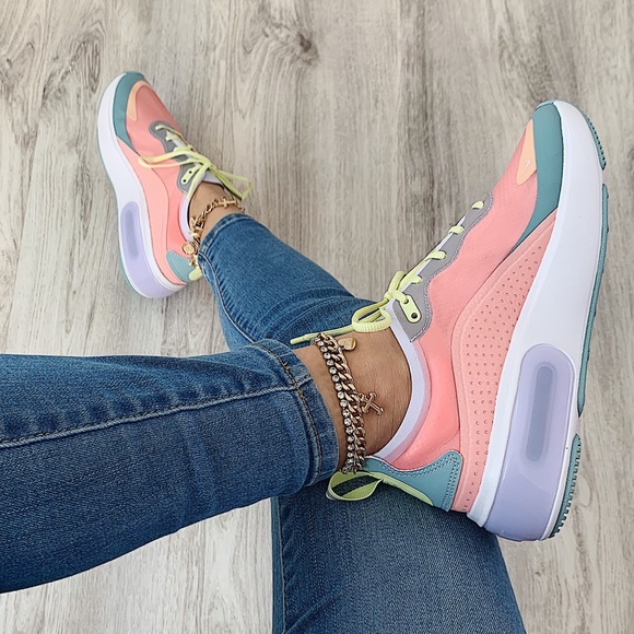 Nike Shoes - Nike air max dia sneakers